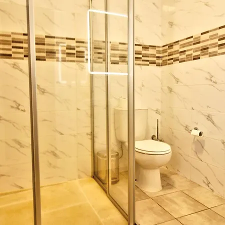 ゲストハウス Amadeus 3*